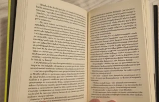 Orgullo y prejuicio (Letras mayúsculas. Clásico...