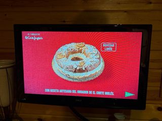 Televisor led OKI 79,5 x 49,5 cm para colgar