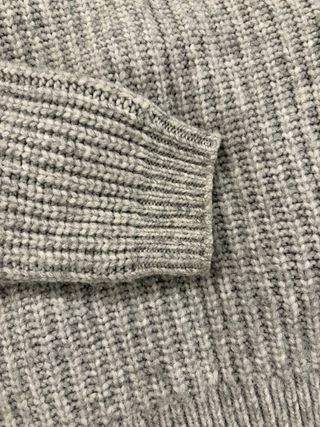 Rebeca Zara gris con flores