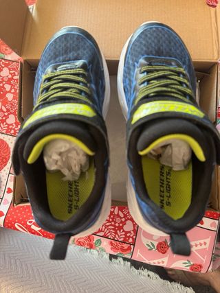 Zapatillas marca Skechers para niño