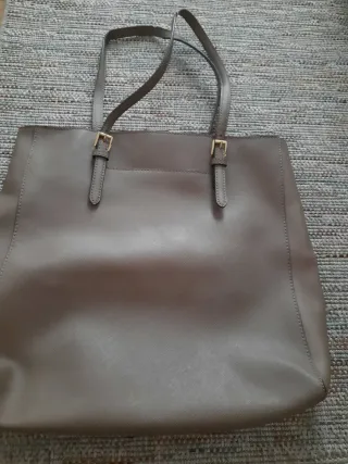 Bolso Michael Kors Gris con detalles dorados