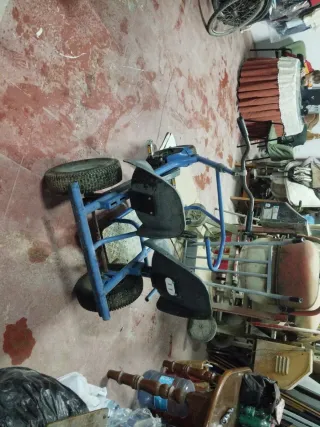 Triciclo azul para niños