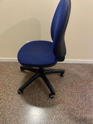 Silla de escritorio azul y negra