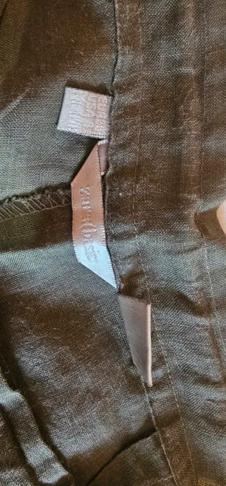 Pantalón cargo verde oliva.