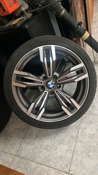 Se vende llantas en 19 pulgadas con muy poco uso s