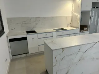 Encimeras de cocina porcelánico y piedras naturale