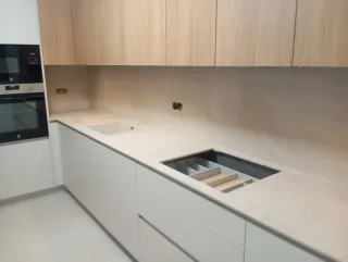 Encimeras de cocina porcelánico y piedras naturale