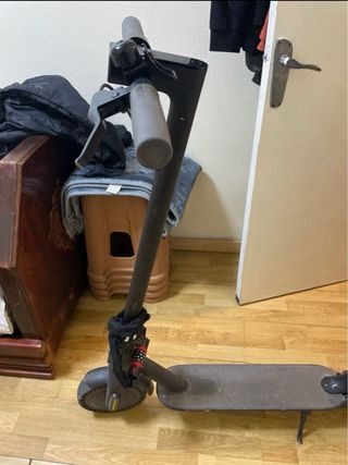 Patinete eléctrico negro