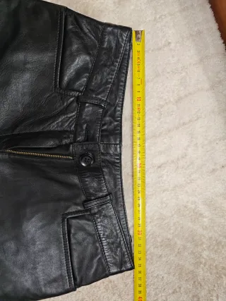 Pantalón pirata de piel