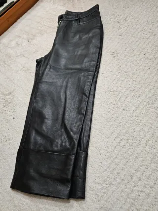 Pantalón pirata de piel