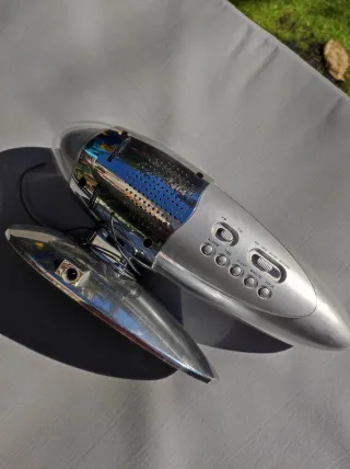 Radio despertador retro plateado