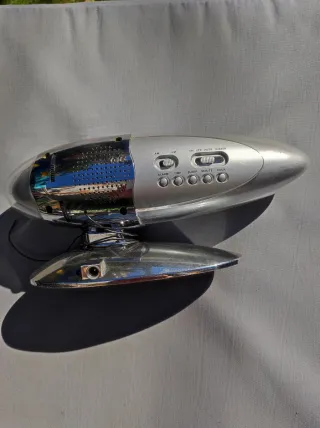 Radio despertador retro plateado