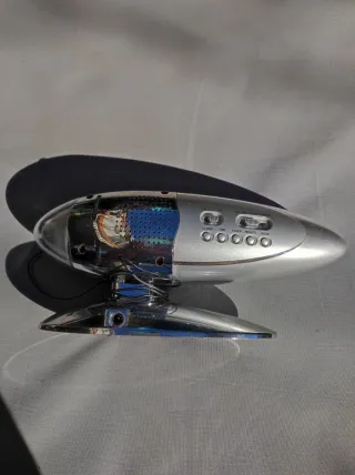 Radio despertador retro plateado