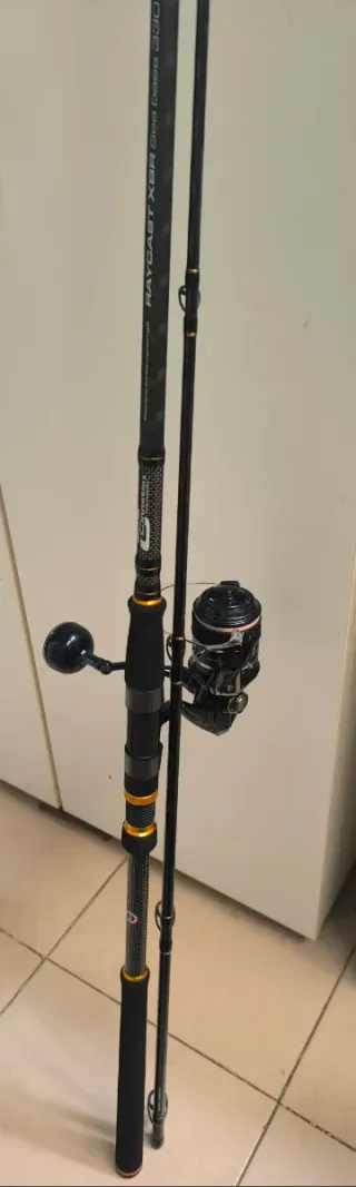 Caña y carrete de pesca