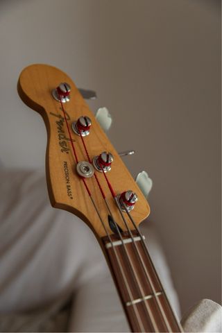 Bajo Fender Precision bass zurdo