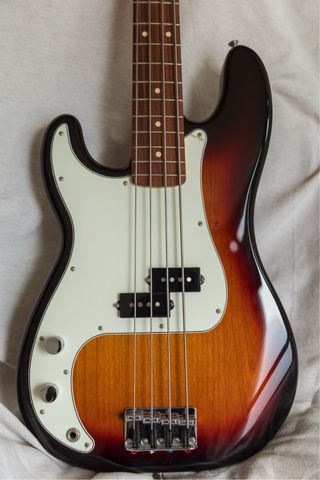 Bajo Fender Precision bass zurdo