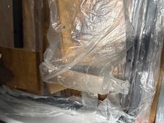 Mesa de escritorio con estantería