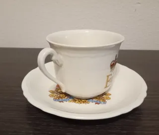 JUEGO DE TAZA+PLATILLO CONMEMORATIVO , ADAMS