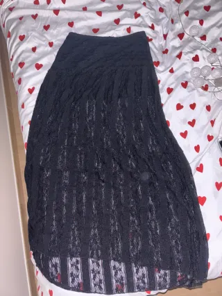 Falda larga negra de encaje