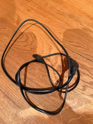 PS4(PlayStation 4)Sony Negra con un mando y juegos