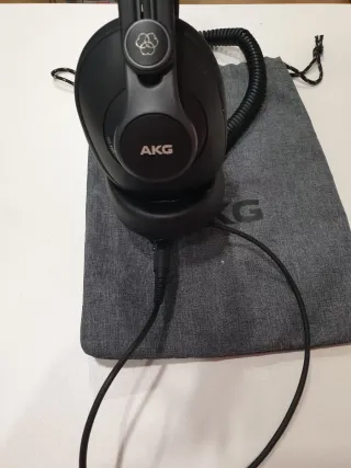 Auriculares AKG K731 Negros y Grises