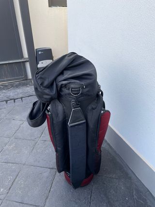 Bolsa de palos de golf negra y roja