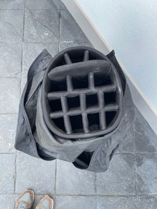 Bolsa de palos de golf negra y roja