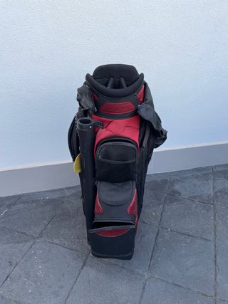 Bolsa de palos de golf negra y roja