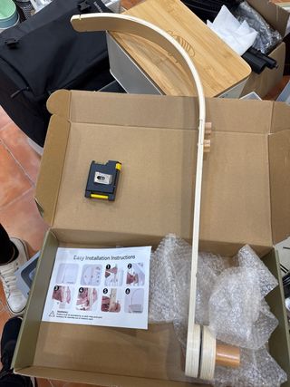 Soporte móvil madera cuna arco iris