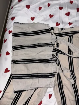 Conjunto de rayas beige y negro