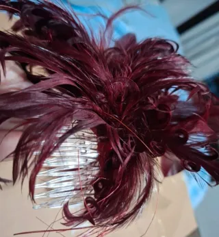 Tocado de plumas para eventos