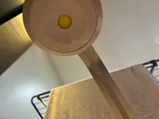 Lámpara de mesa moderna plata y blanco