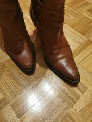 Botas altas de piel marrones