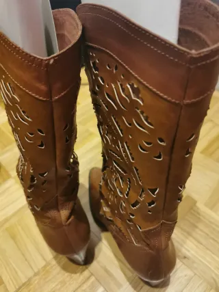 Botas altas de piel marrones