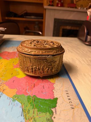Joyero antiguo latón repujado forrado por dentro
