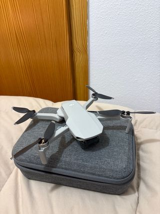 DJI Mavic Gris