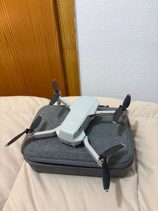 DJI Mavic Gris