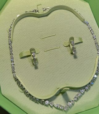Conjunto Swarovski Collar y Pendientes