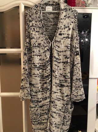 Abrigo largo tejido gris y negro, talla única