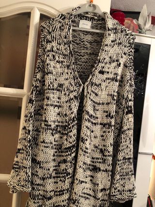 Abrigo largo tejido gris y negro, talla única