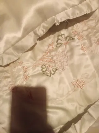 Edredón y 2 cojines satinados