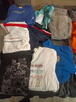 21piez.ropa incluidas camisetas, pantalones,etc...