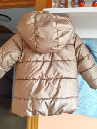 Parka/Abrigo dorado con capucha