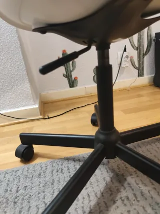 Silla de escritorio azul y blanca