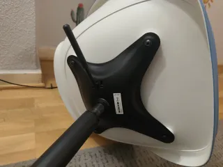 Silla de escritorio azul y blanca