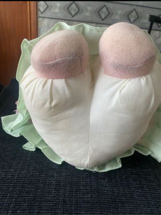 Muñeca vintage con sombrero y vestido floral