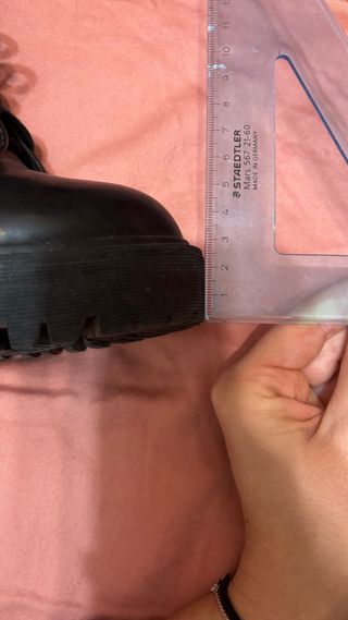 Botas altas negras con cordones y plataforma