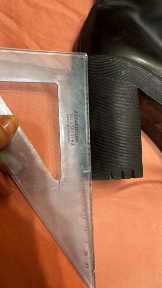 Botas altas negras con cordones y plataforma