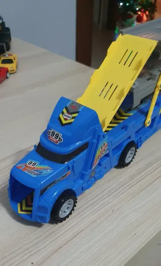 Camion Trasportatore + 6 Macchinine