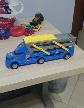 Camion Trasportatore + 6 Macchinine